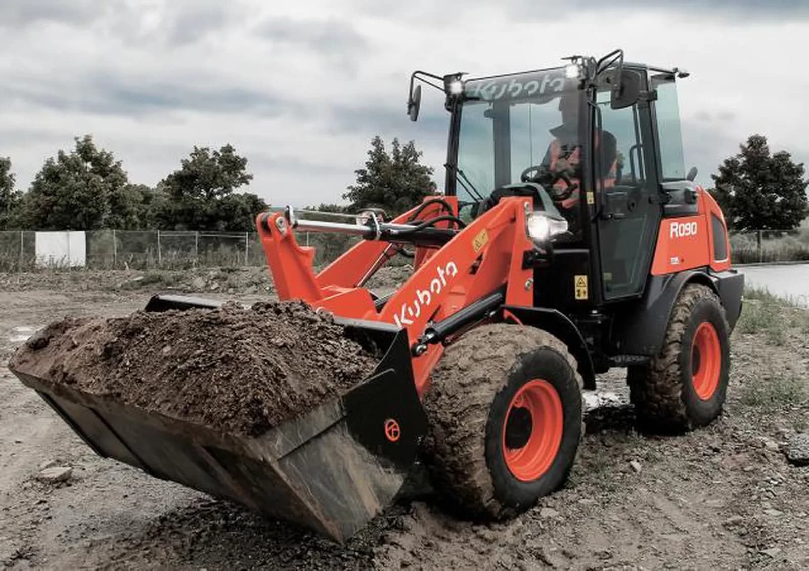 Kubota R090 – Kolový nakladač